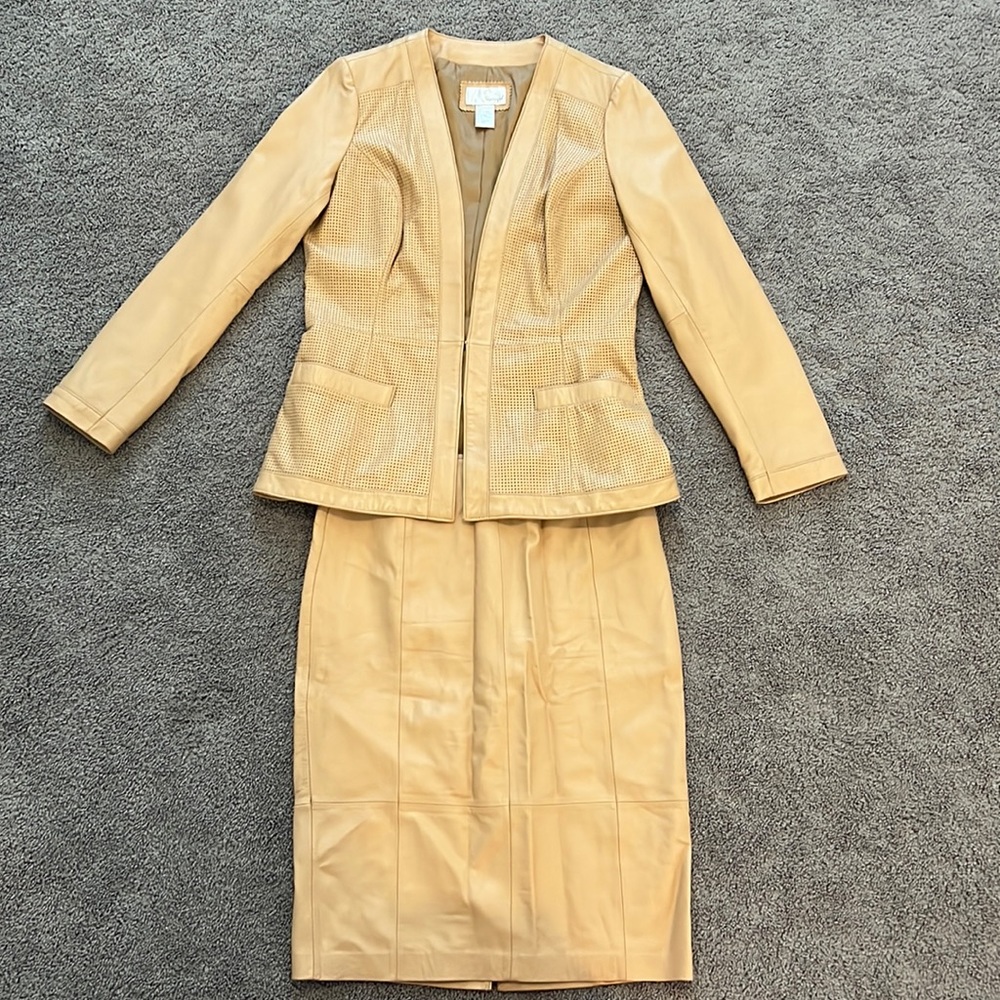 100% lamb leather beige SPIEGEL blazer & pencil skirt set